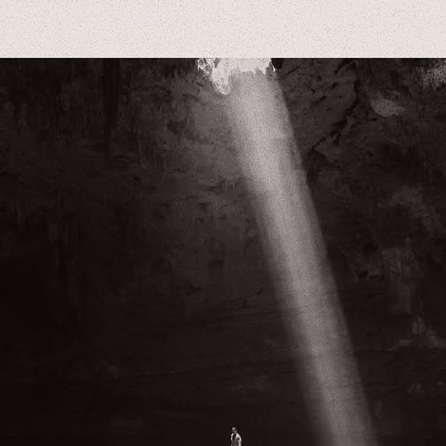 28.folds visual — cinematic light study